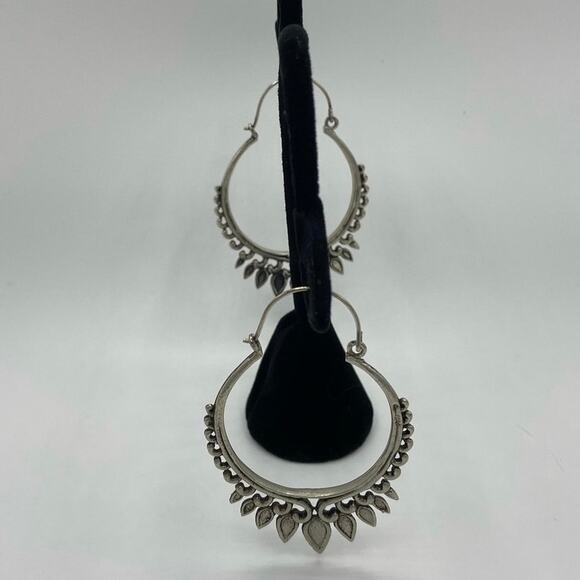 Beautiful silver tone boho earrings - Picture 4 of 5